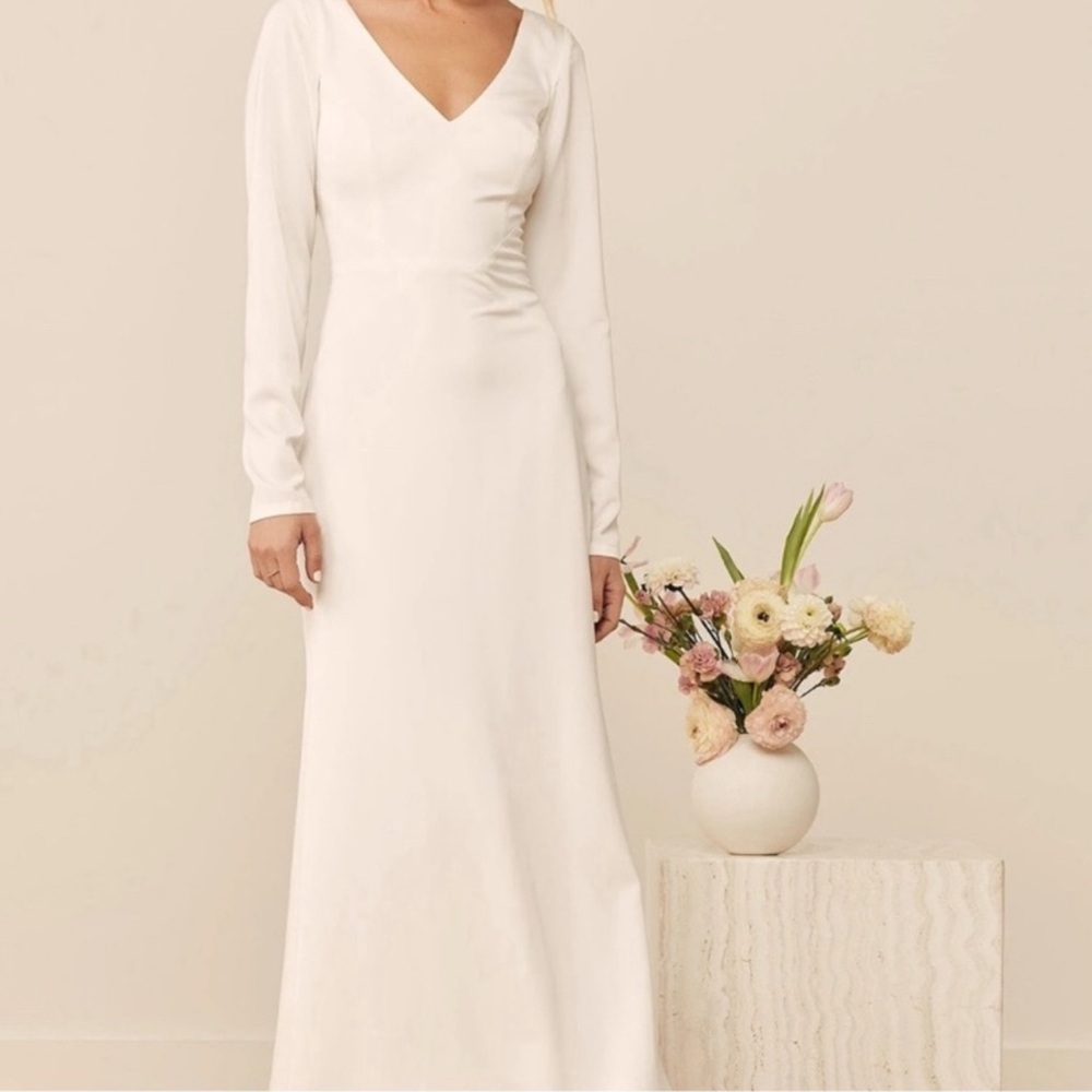 Lulu's Elegant White Wedding Dress